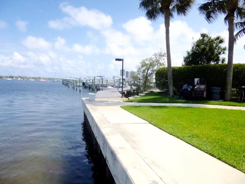 11390 Twelve Oaks Way, North Palm Beach, FL 33408