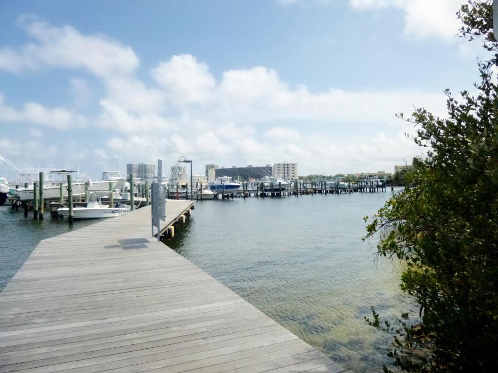 11390 Twelve Oaks Way, North Palm Beach, FL 33408