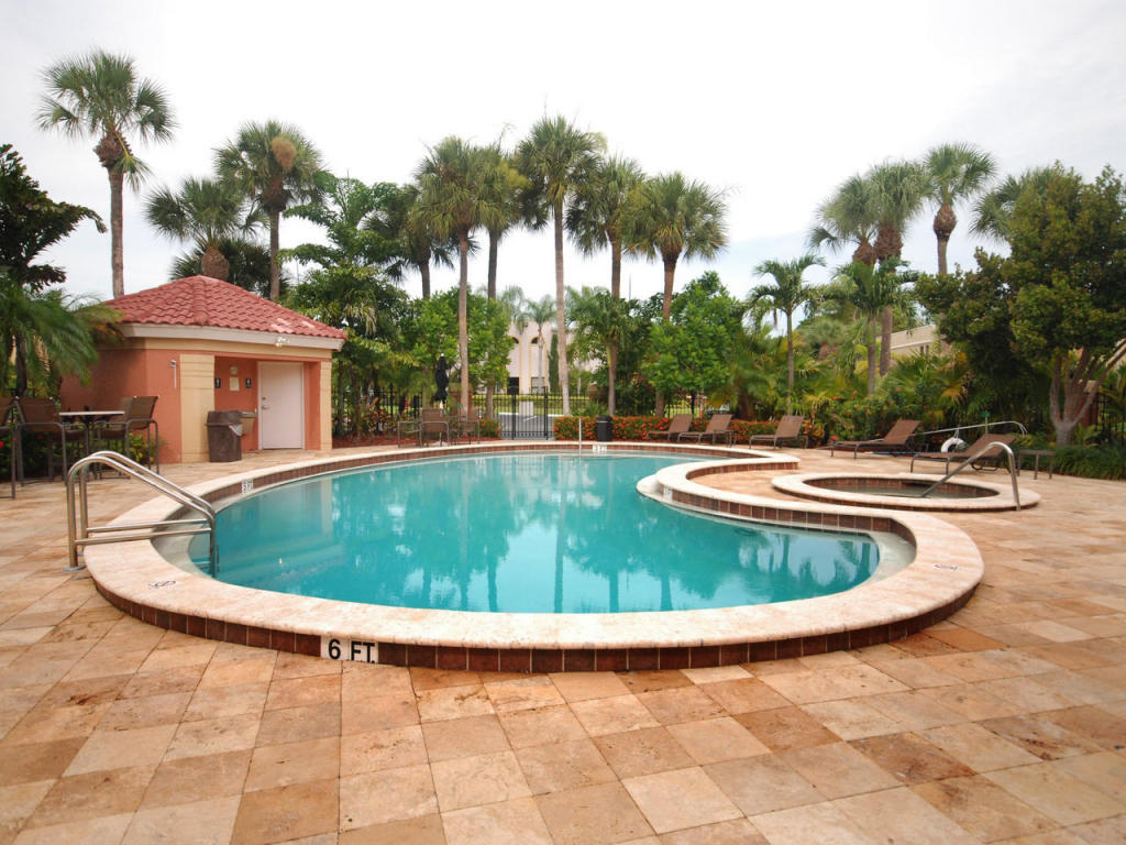 600 Uno Lago Drive, Juno Beach, FL 33408