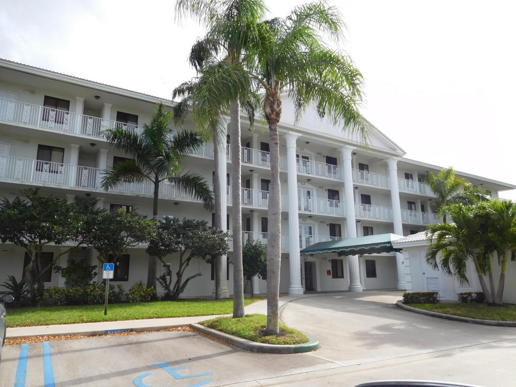 2581 Village Boulevard Unit 203, West Palm Beach, FL 33409