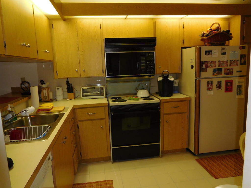2581 Village Boulevard Unit 203, West Palm Beach, FL 33409