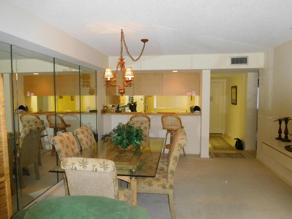 2581 Village Boulevard Unit 203, West Palm Beach, FL 33409