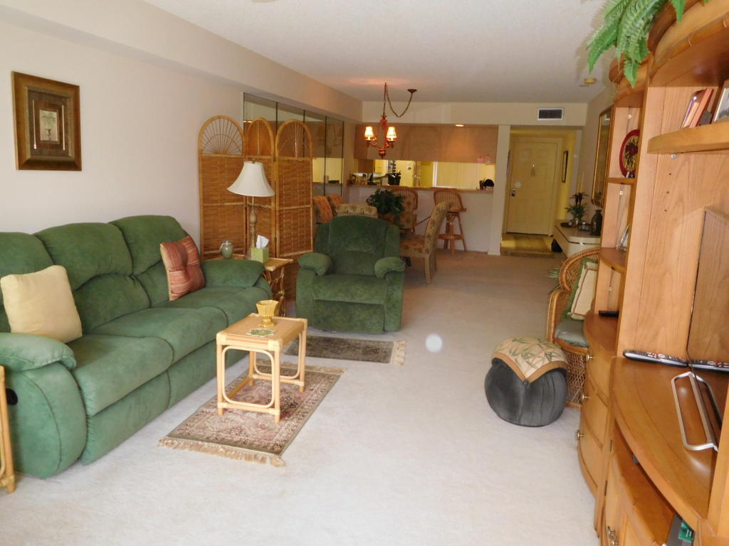 2581 Village Boulevard Unit 203, West Palm Beach, FL 33409