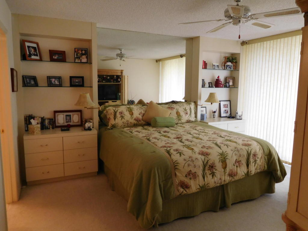 2581 Village Boulevard Unit 203, West Palm Beach, FL 33409