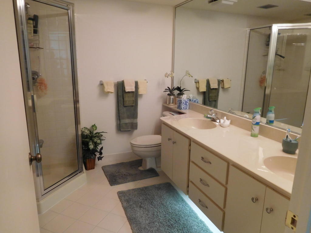 2581 Village Boulevard Unit 203, West Palm Beach, FL 33409
