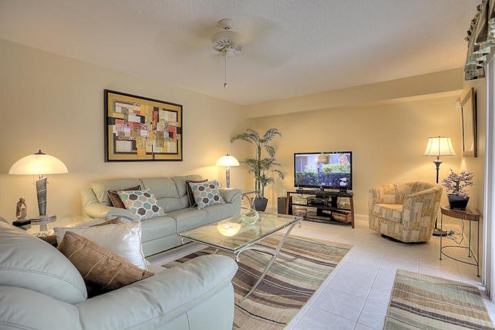 7325 7325 73rd Way Way, West Palm Beach, FL 33409