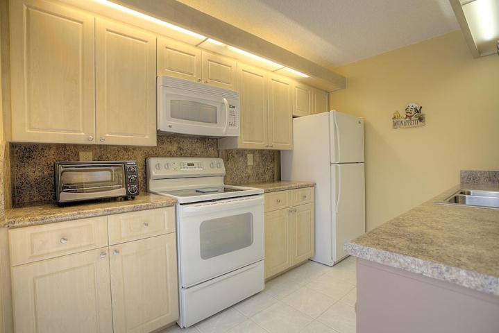 7325 7325 73rd Way Way, West Palm Beach, FL 33409