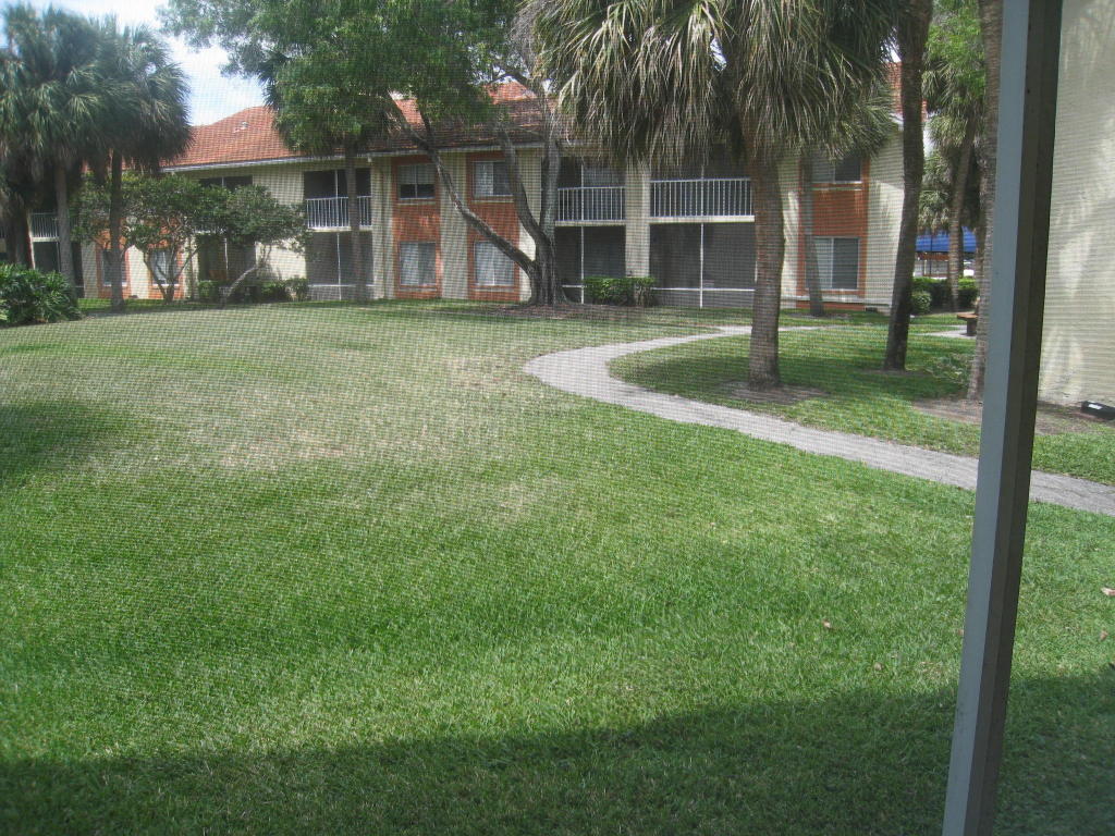 1029 The Pointe Dr, West Palm Beach, FL 33409