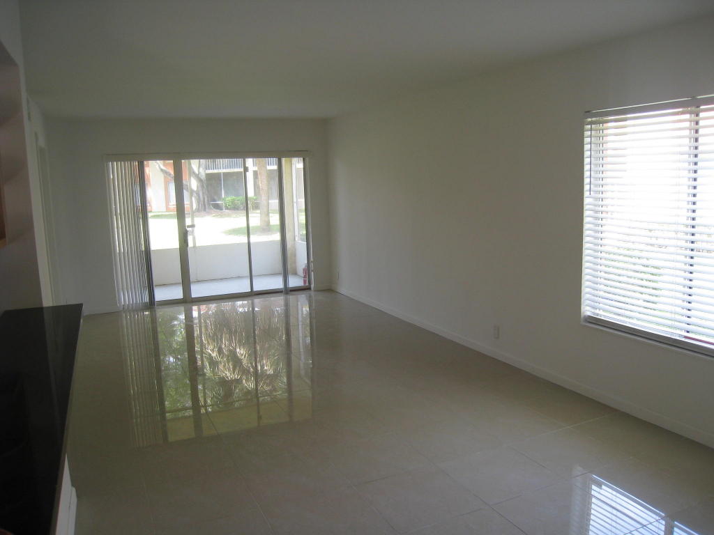 1029 The Pointe Dr, West Palm Beach, FL 33409