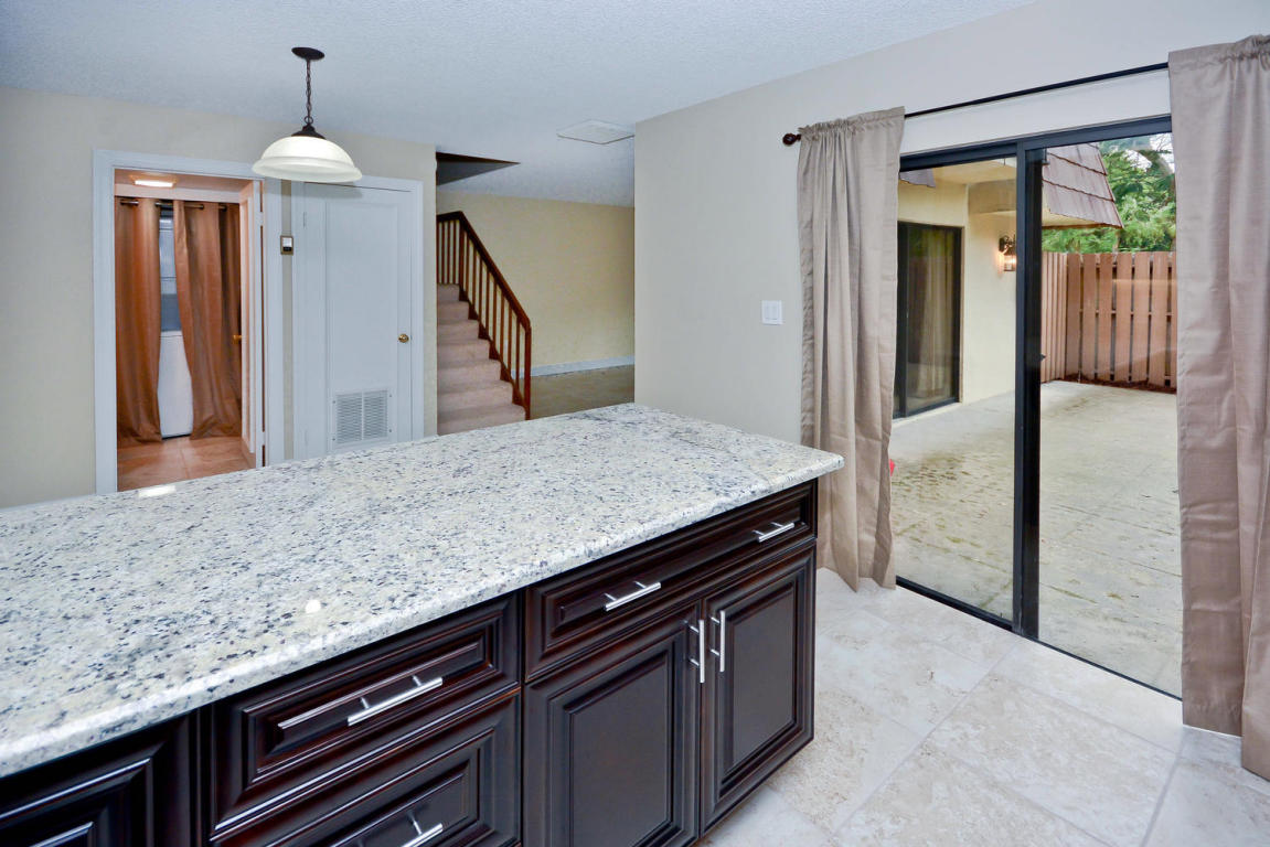 1012 10th Court, Palm Beach Gardens, FL 33410