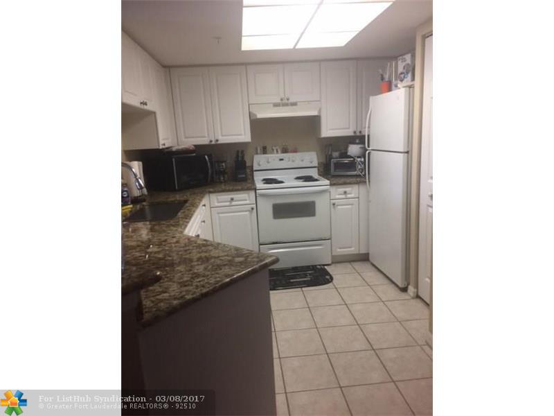 1000 Crestwood Cir 1007, Royal Palm Beach, FL 33411