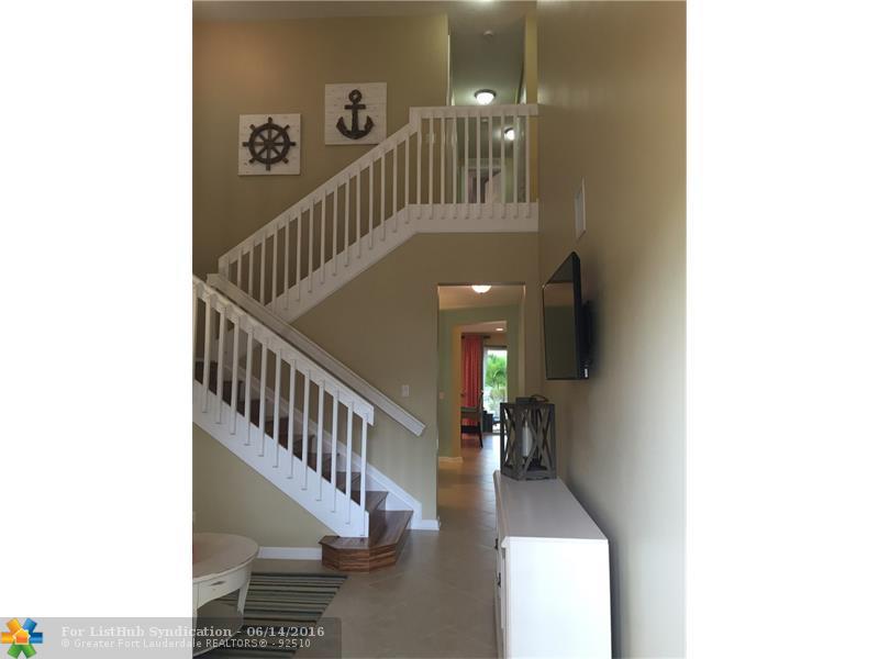 8694 Tally Ho Ln, Royal Palm Beach, FL 33411