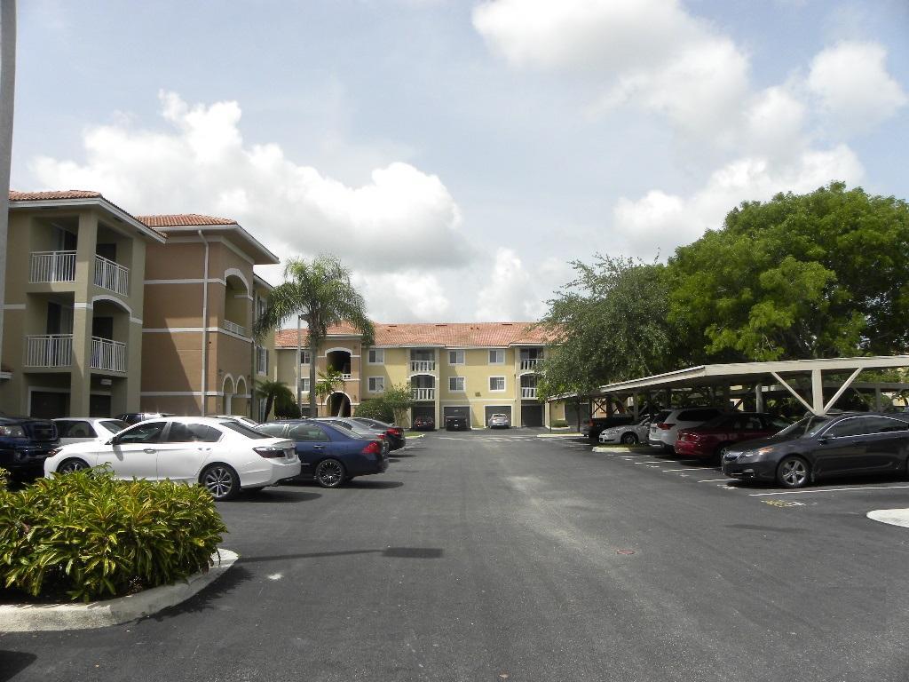 6410 Emerald Dunes Drive, West Palm Beach, FL 33411