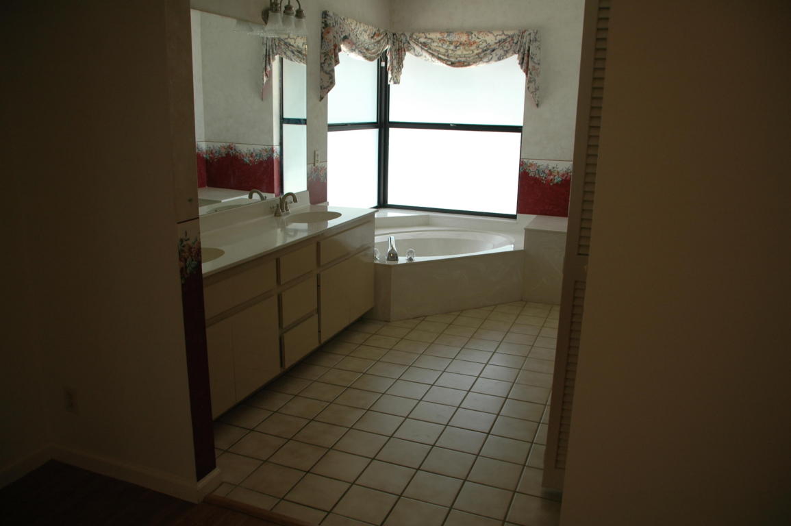 293 Knotty Wood Lane, Wellington, FL 33414