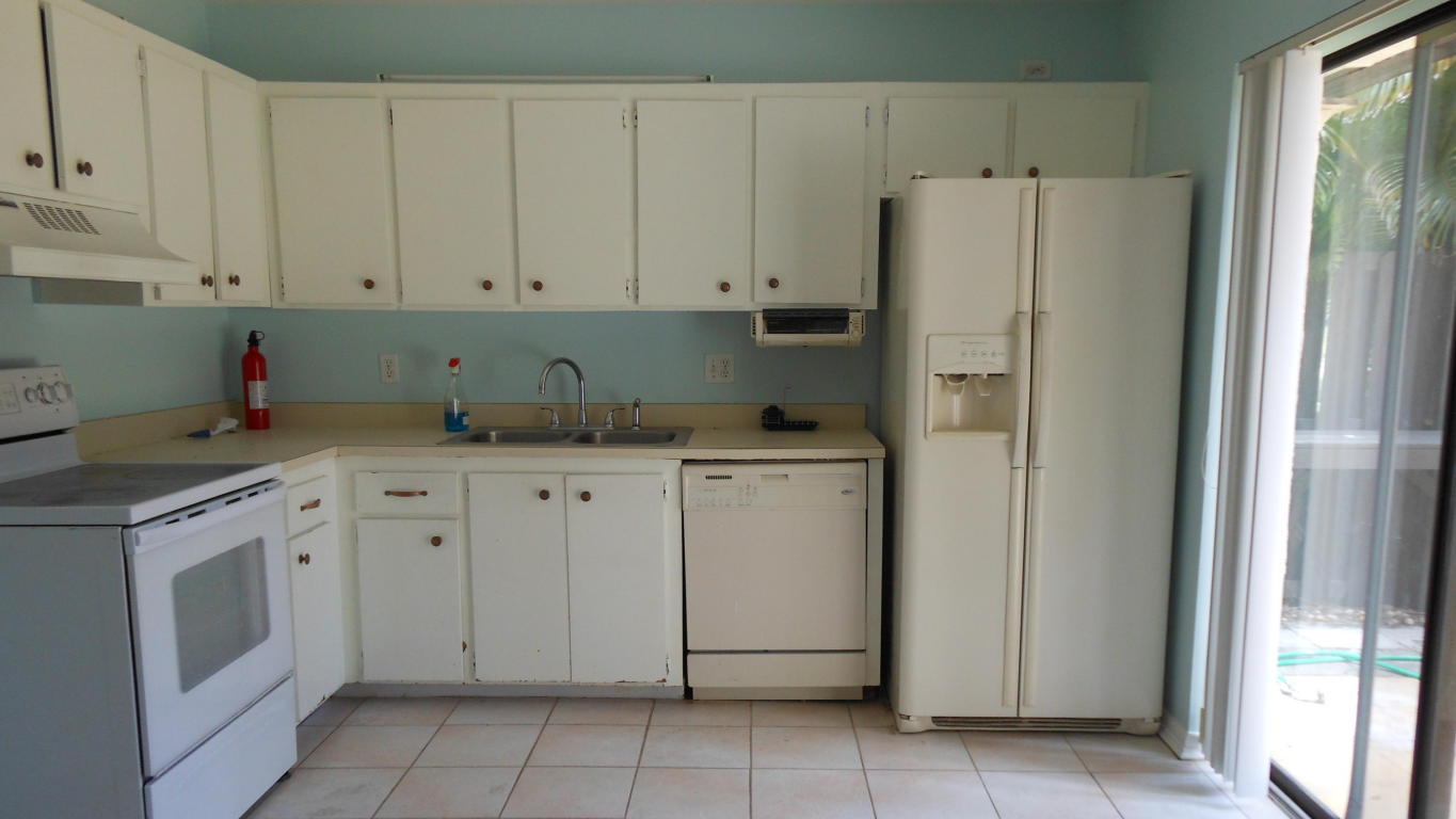 2147 White Pine Circle, Greenacres, FL 33415