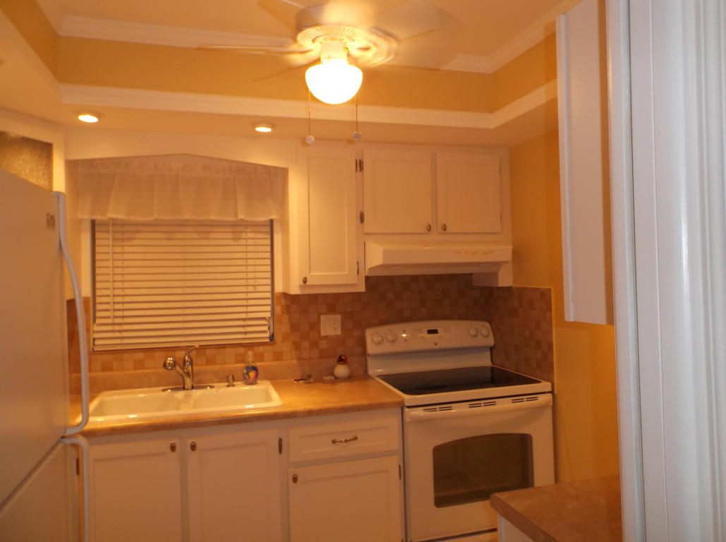 2805 E Crosley Drive E, West Palm Beach, FL 33415