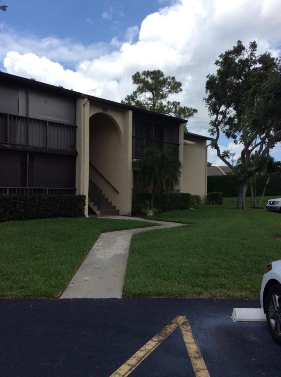 523 Shady Pine Way, Greenacres, FL 33415