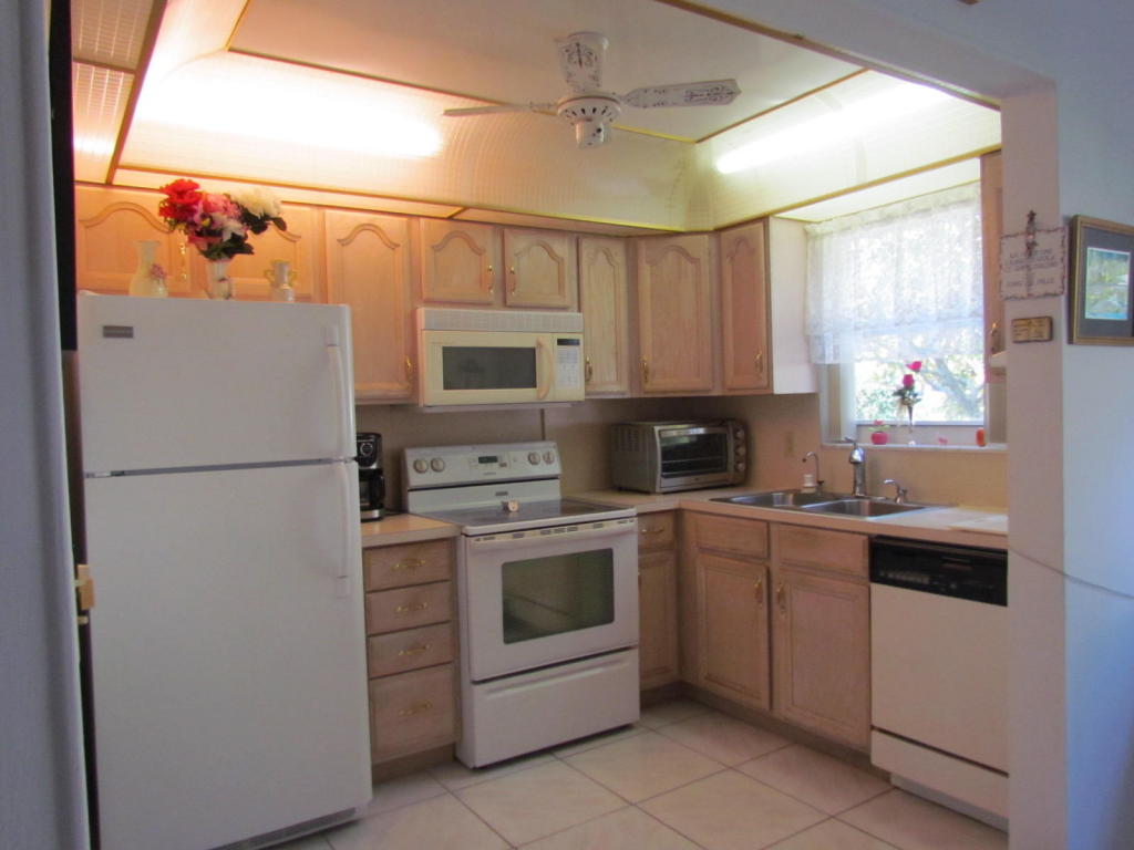 131 Stratford J, West Palm Beach, FL 33417