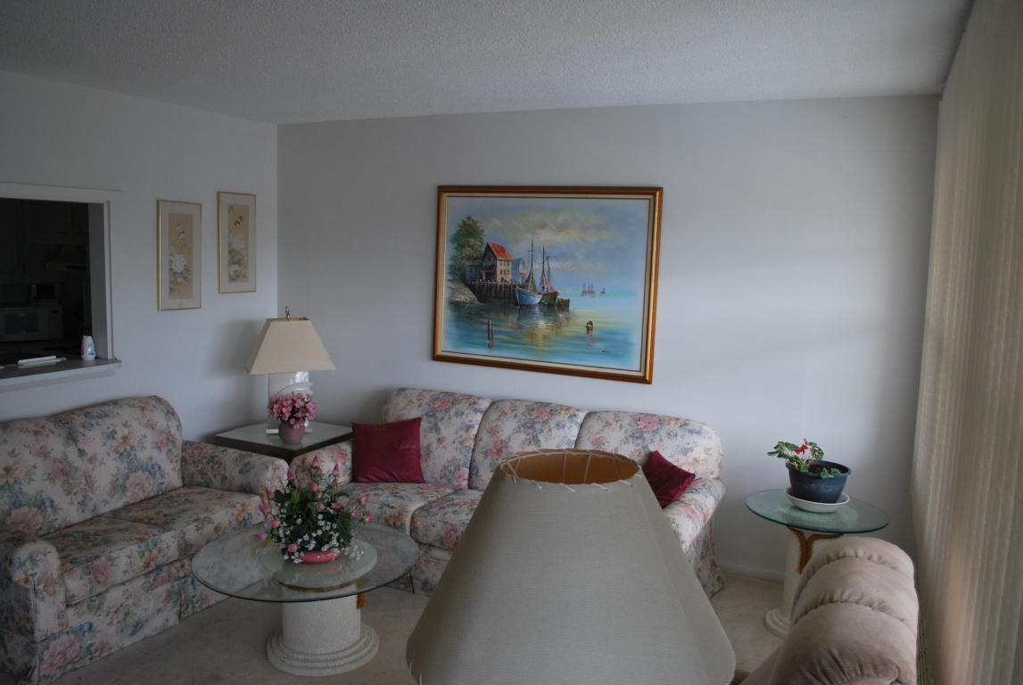 12 Kingswood A, West Palm Beach, FL 33417