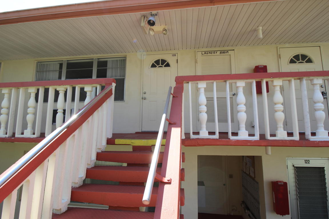 135 Camden F, West Palm Beach, FL 33417