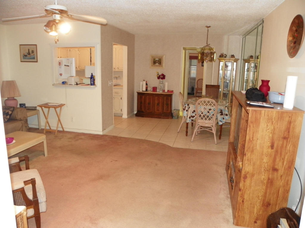 87 Camden D, West Palm Beach, FL 33417