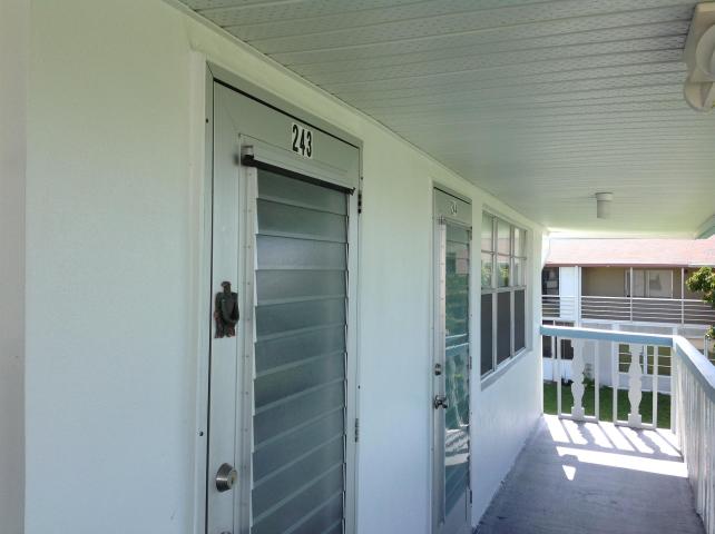 243 Camden J, West Palm Beach, FL 33417