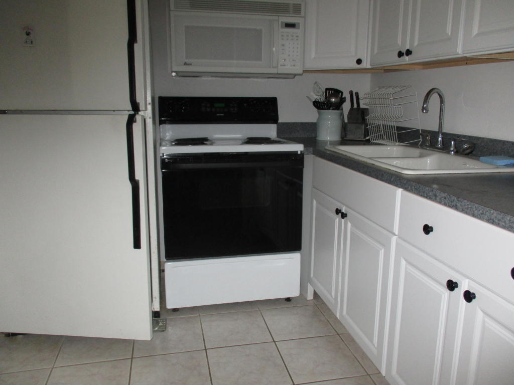 158 Canterbury, West Palm Beach, FL 33417