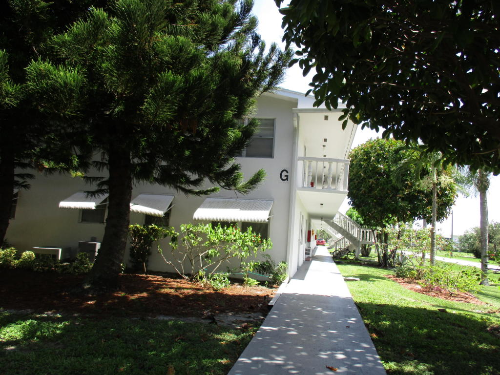 158 Canterbury, West Palm Beach, FL 33417