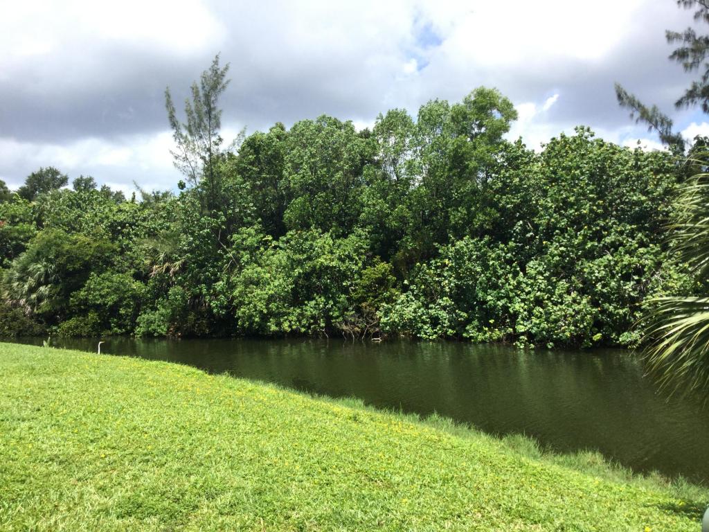103 Northampton F, West Palm Beach, FL 33417