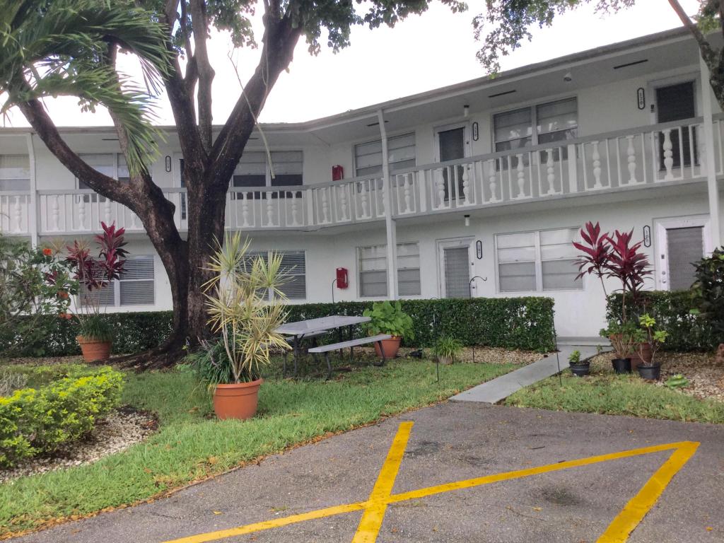 103 Northampton F, West Palm Beach, FL 33417