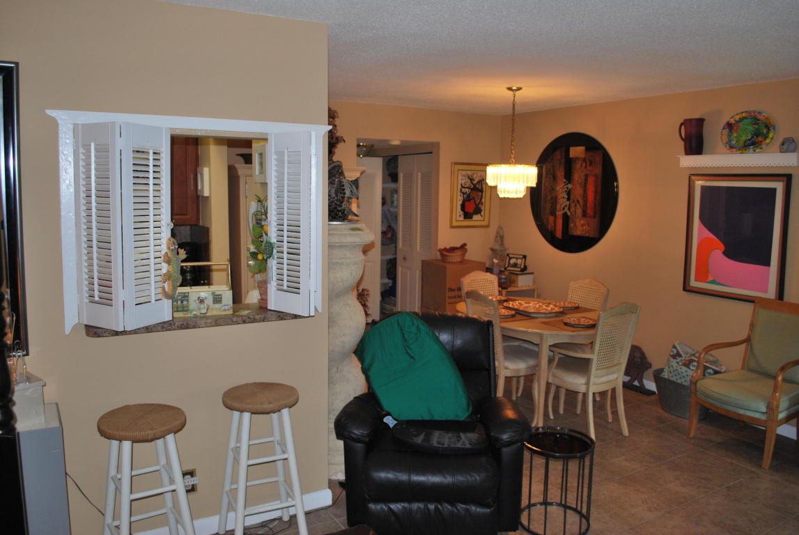 142 Cambridge F, West Palm Beach, FL 33417