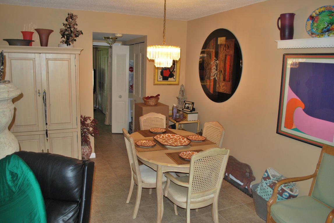 142 Cambridge F, West Palm Beach, FL 33417