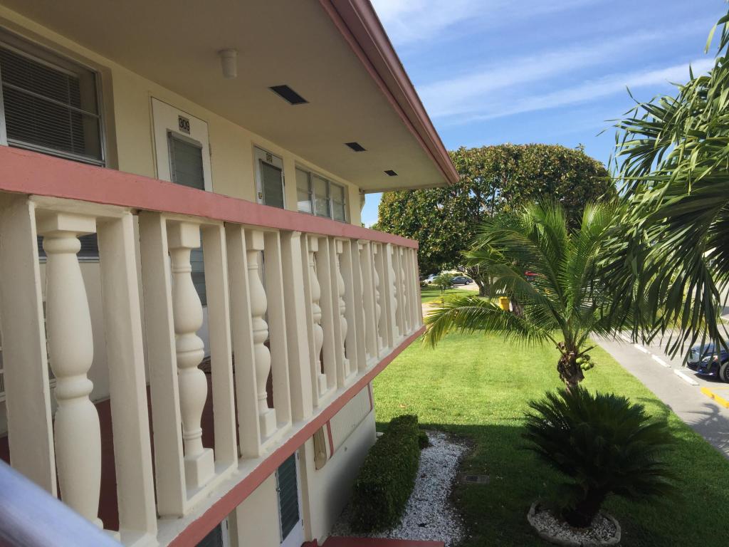 310 Camden M, West Palm Beach, FL 33417