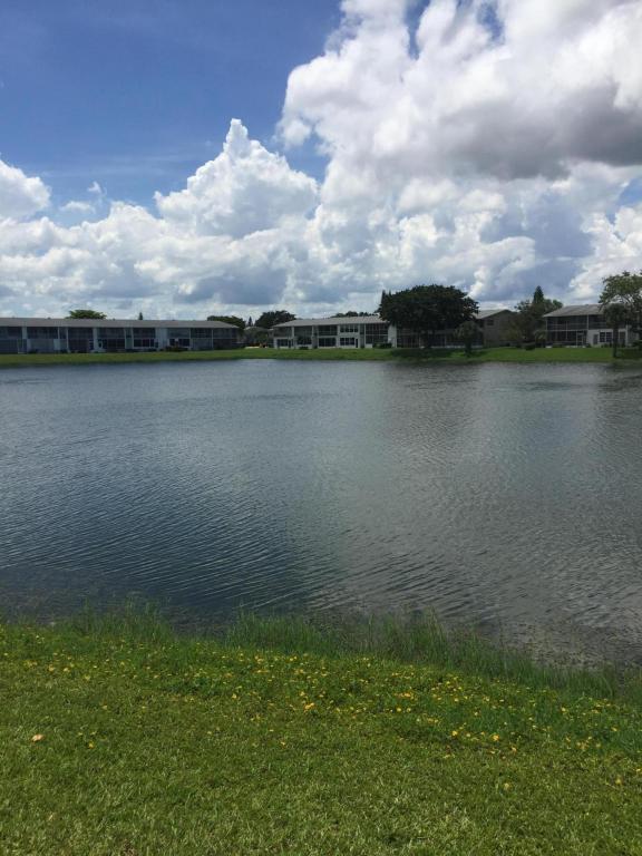 95 Chatham D, West Palm Beach, FL 33417