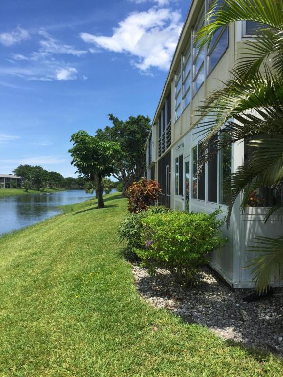 95 Chatham D, West Palm Beach, FL 33417