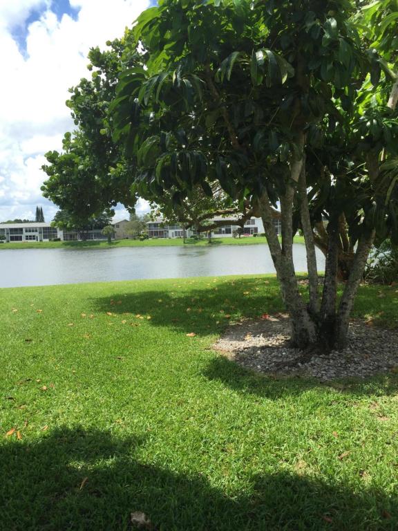 95 Chatham D, West Palm Beach, FL 33417