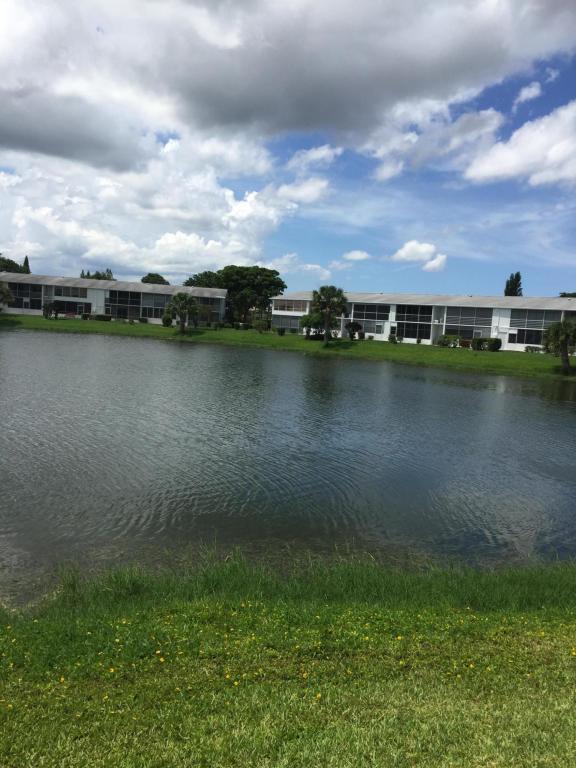 95 Chatham D, West Palm Beach, FL 33417