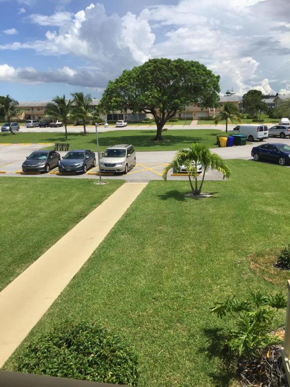 95 Chatham D, West Palm Beach, FL 33417