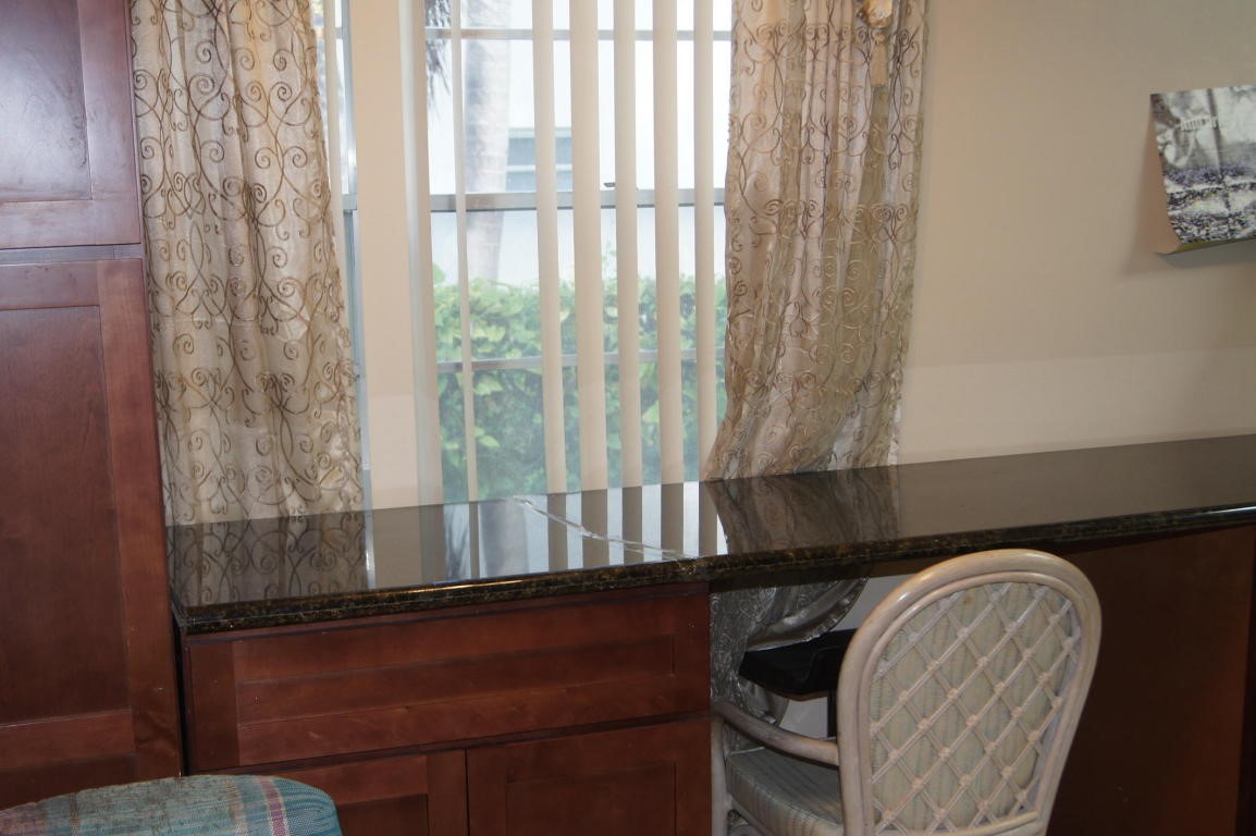 49 Coventry C, West Palm Beach, FL 33417
