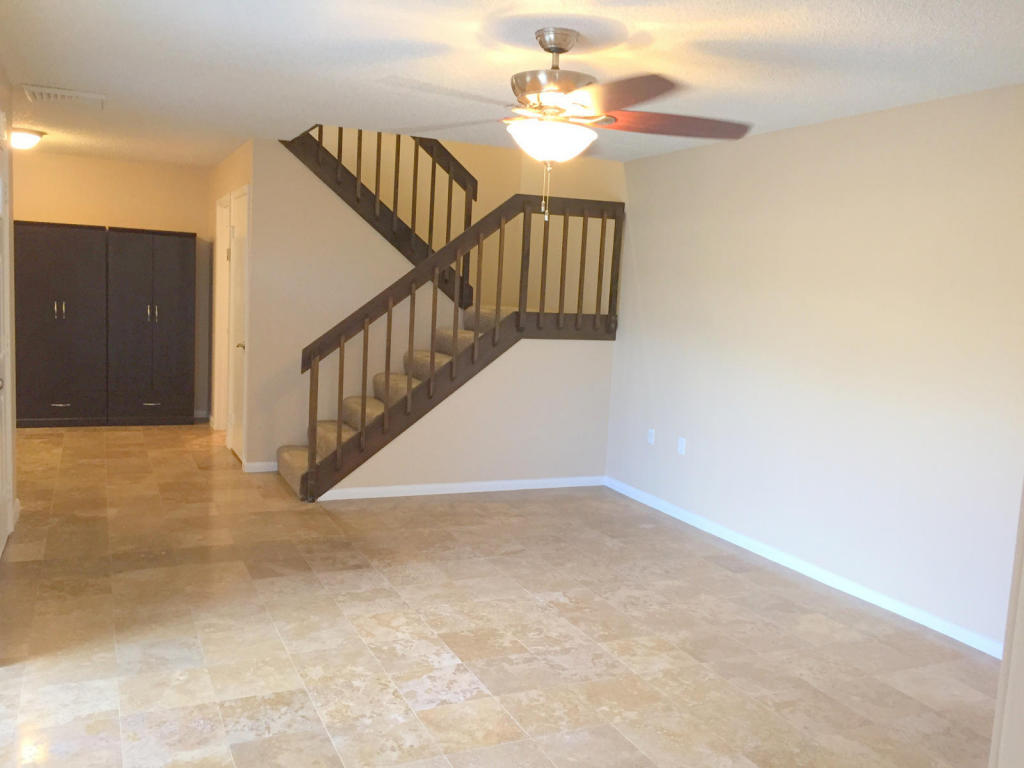 909 9th Terrace, Palm Beach Gardens, FL 33418