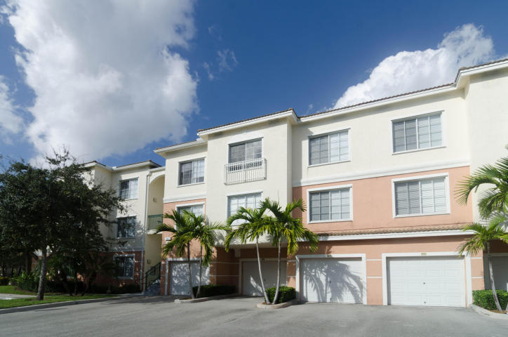 5204 Myrtlewood Circle E, Palm Beach Gardens, FL 33418