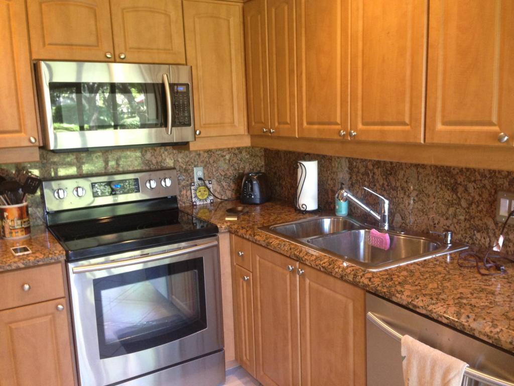 2 Lexington Lane E, Palm Beach Gardens, FL 33418