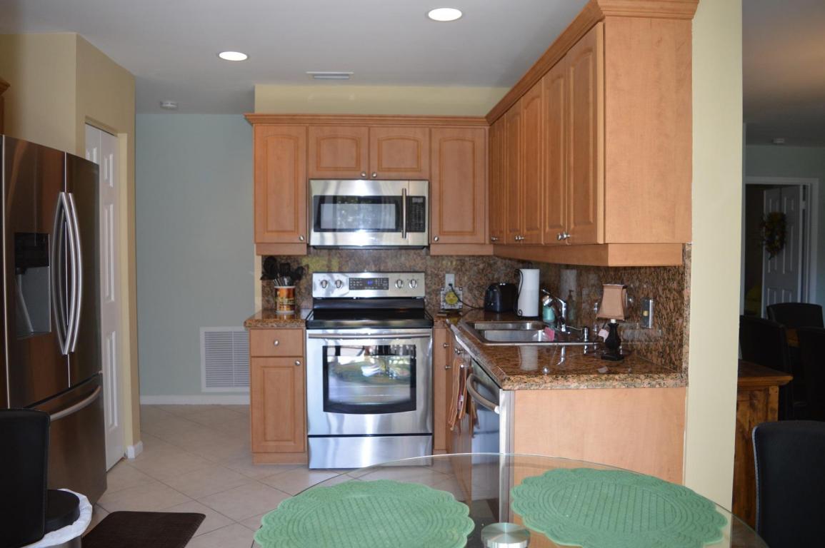 2 Lexington Lane E, Palm Beach Gardens, FL 33418
