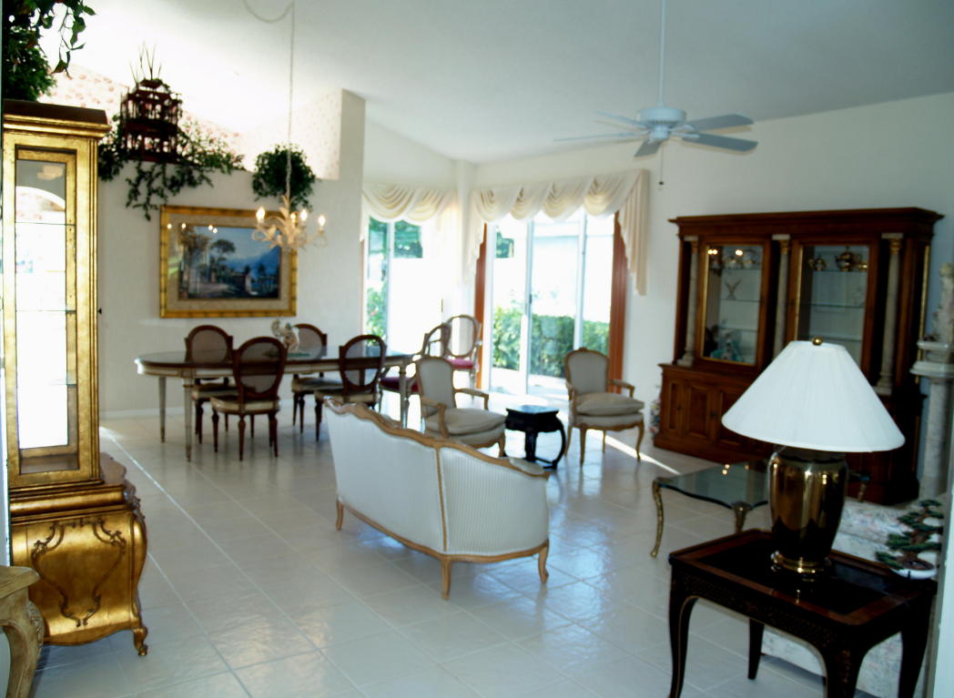 48 Windsor Lane, Palm Beach Gardens, FL 33418