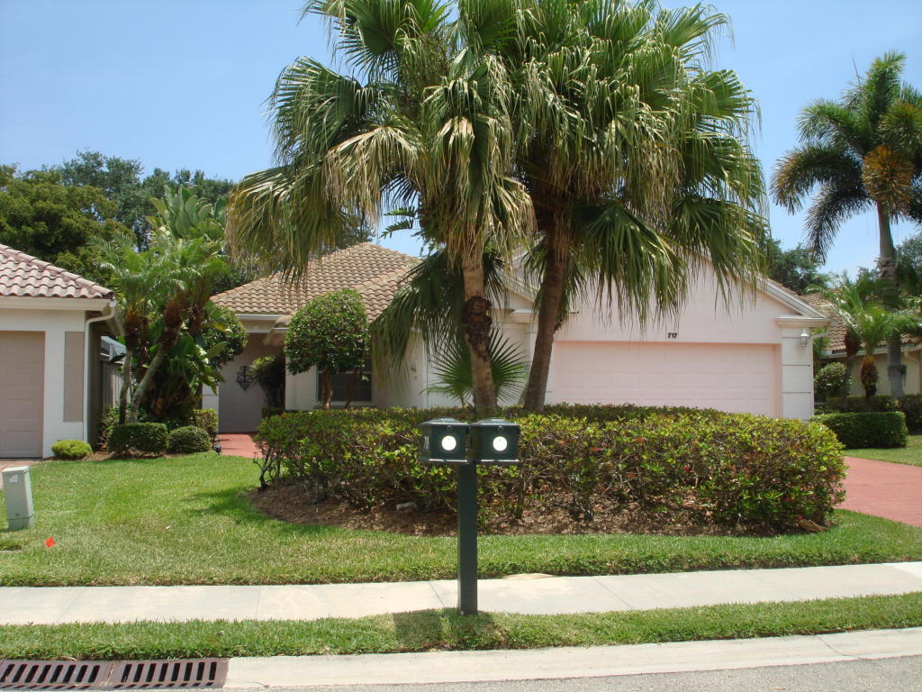 717 Pinehurst Way, Palm Beach Gardens, FL 33418