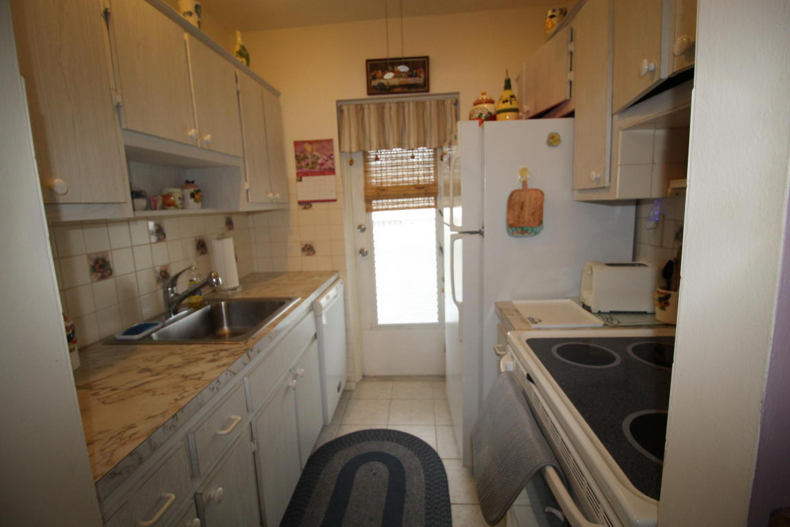 1118 Lake Terrace, Boynton Beach, FL 33426
