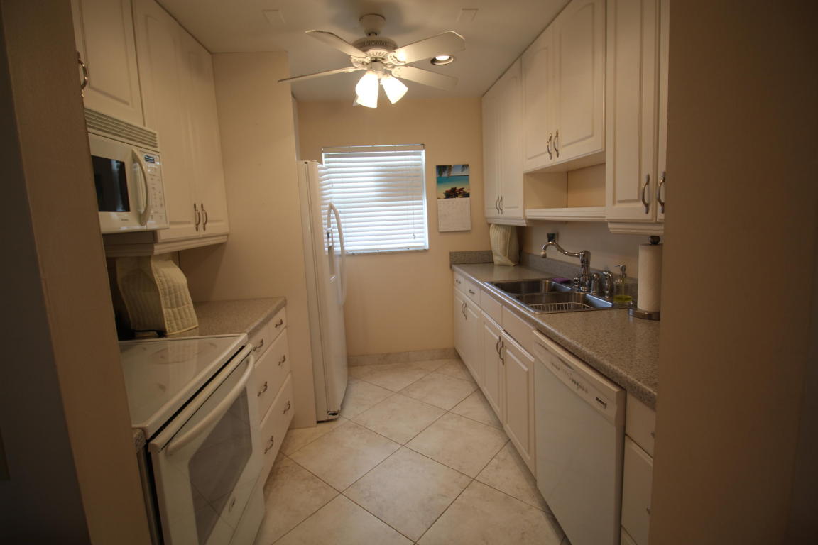 721 SW Lake Court, Boynton Beach, FL 33426