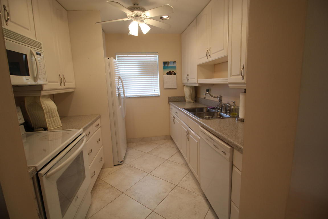 721 SW Lake Court, Boynton Beach, FL 33426