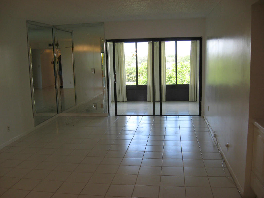 9233 SW 8th Street 402, Boca Raton, FL 33428
