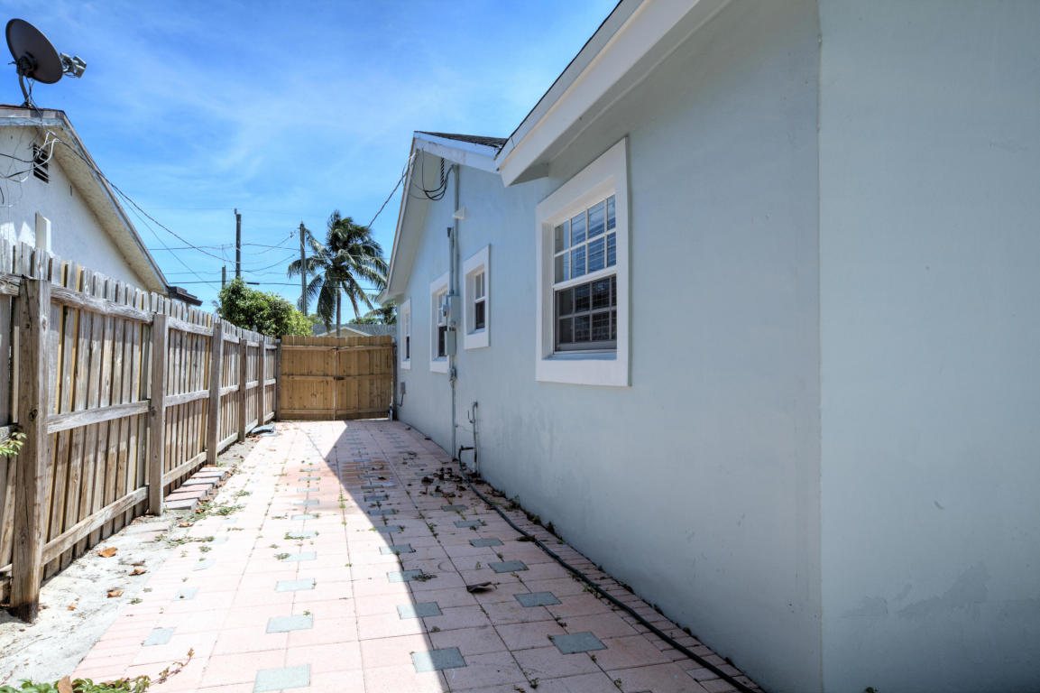 9245 SW 2nd Street, Boca Raton, FL 33428